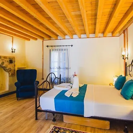 Kayakoey'de Oezel Havuzlu Otantik Tas Kaya Kinakli * فتحية