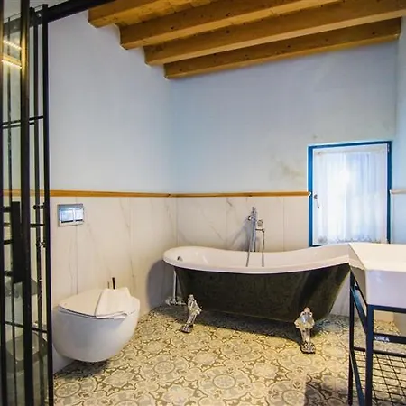 Kayakoey'de Oezel Havuzlu Otantik Tas Kaya Kinakli فندق فتحية