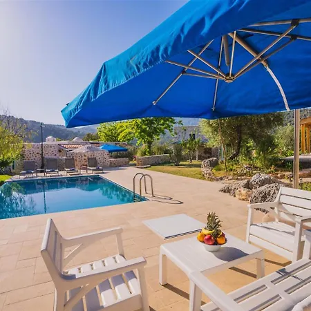 Kayakoey'de Oezel Havuzlu Otantik Tas Kaya Kinakli فندق *