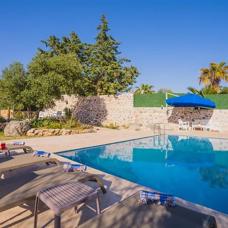 Kayakoey'de Oezel Havuzlu Otantik Tas Kaya Kinakli فندق *