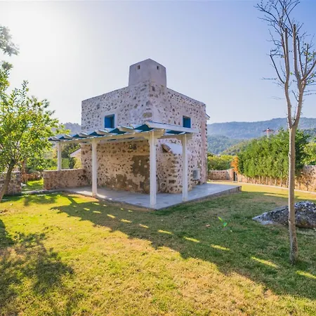 فندق Kayakoey'de Oezel Havuzlu Otantik Tas Kaya Kinakli فتحية