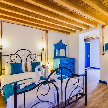 Kayakoey'de Oezel Havuzlu Otantik Tas Kaya Kinakli * Fethiye
